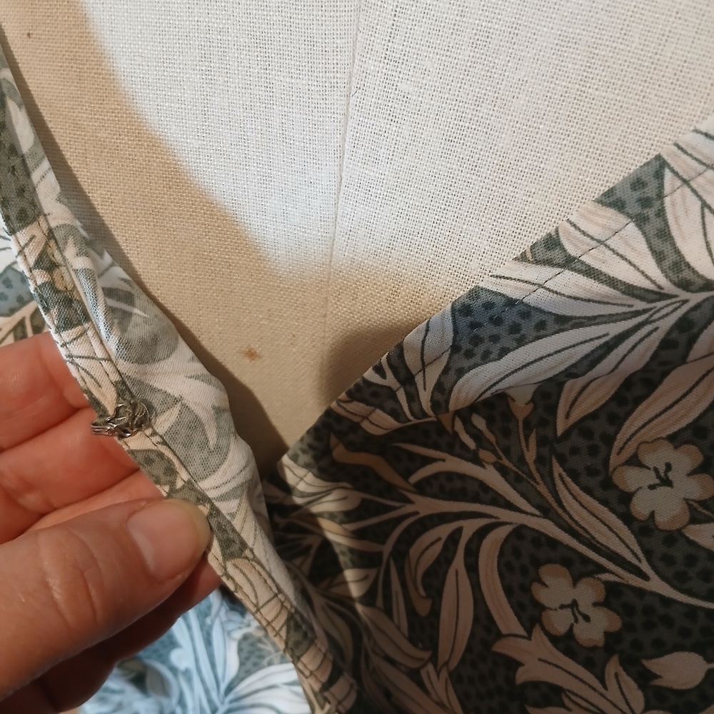 H&M Floral And Foliage Dress Size M / Missing Belt - Picture 6 of 9